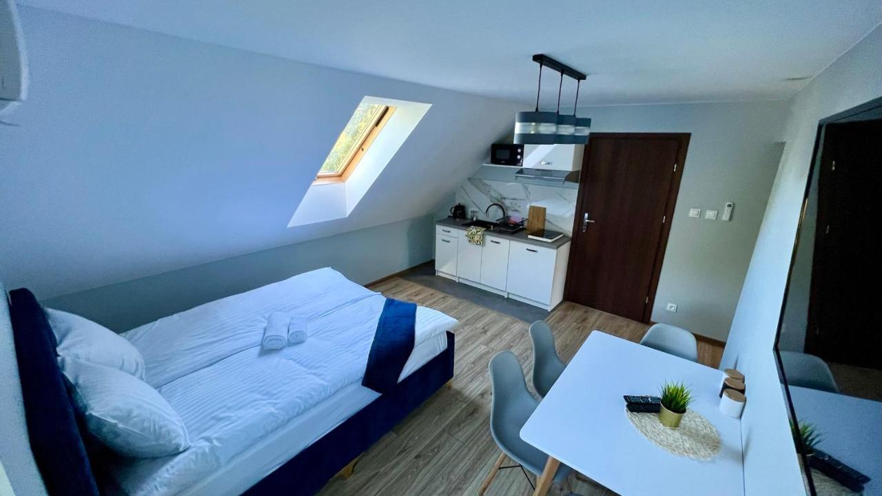 Aparthotel W Dolinie Stawow Zator By Housine Las Esterno foto