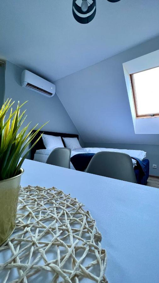 Aparthotel W Dolinie Stawow Zator By Housine Las Esterno foto