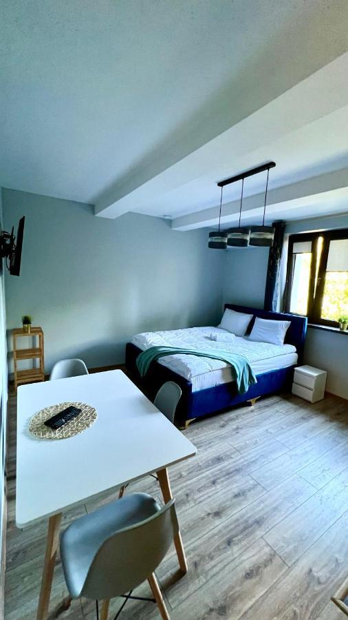 Aparthotel W Dolinie Stawow Zator By Housine Las Esterno foto
