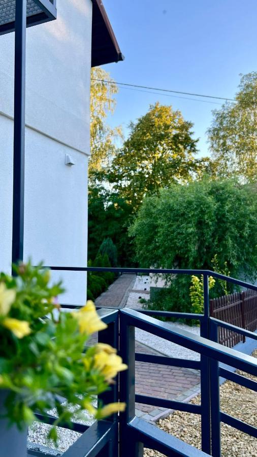 Aparthotel W Dolinie Stawow Zator By Housine Las Esterno foto